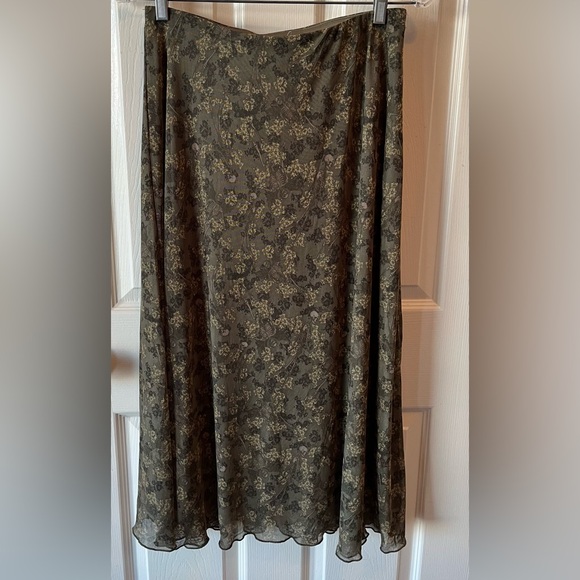 Social Collison Floral & Skeleton AOP Mesh Midi skirt - Green 💀💚 - Picture 3 of 13